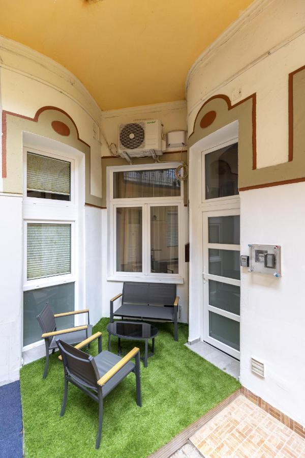 Kazinczy 10 With 3 Bedrooms Appartement Boedapest