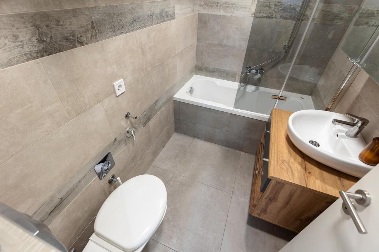Appartement Kazinczy 10 With 3 Bedrooms